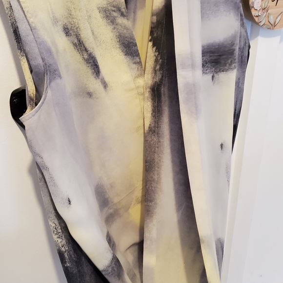 💛🤍🖤 DKNY Blouse - Picture 3 of 10